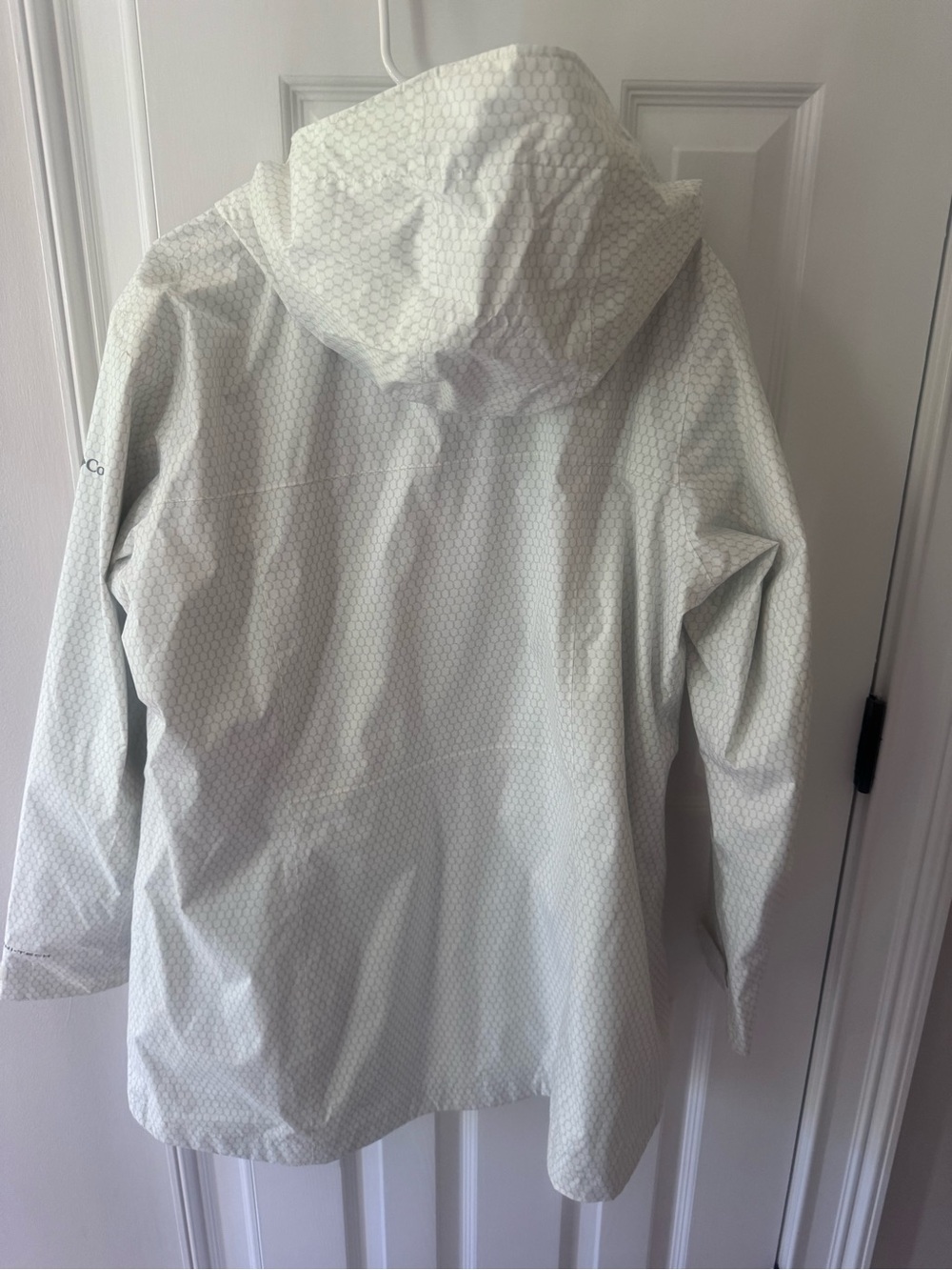 Columbia Women’s Light Gray Hooded Shell Jacket - Picture 2 of 4